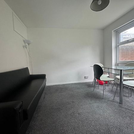 Homestays-Close To Coventry City And University I Free Parking I Wi-Fi Eksteriør billede
